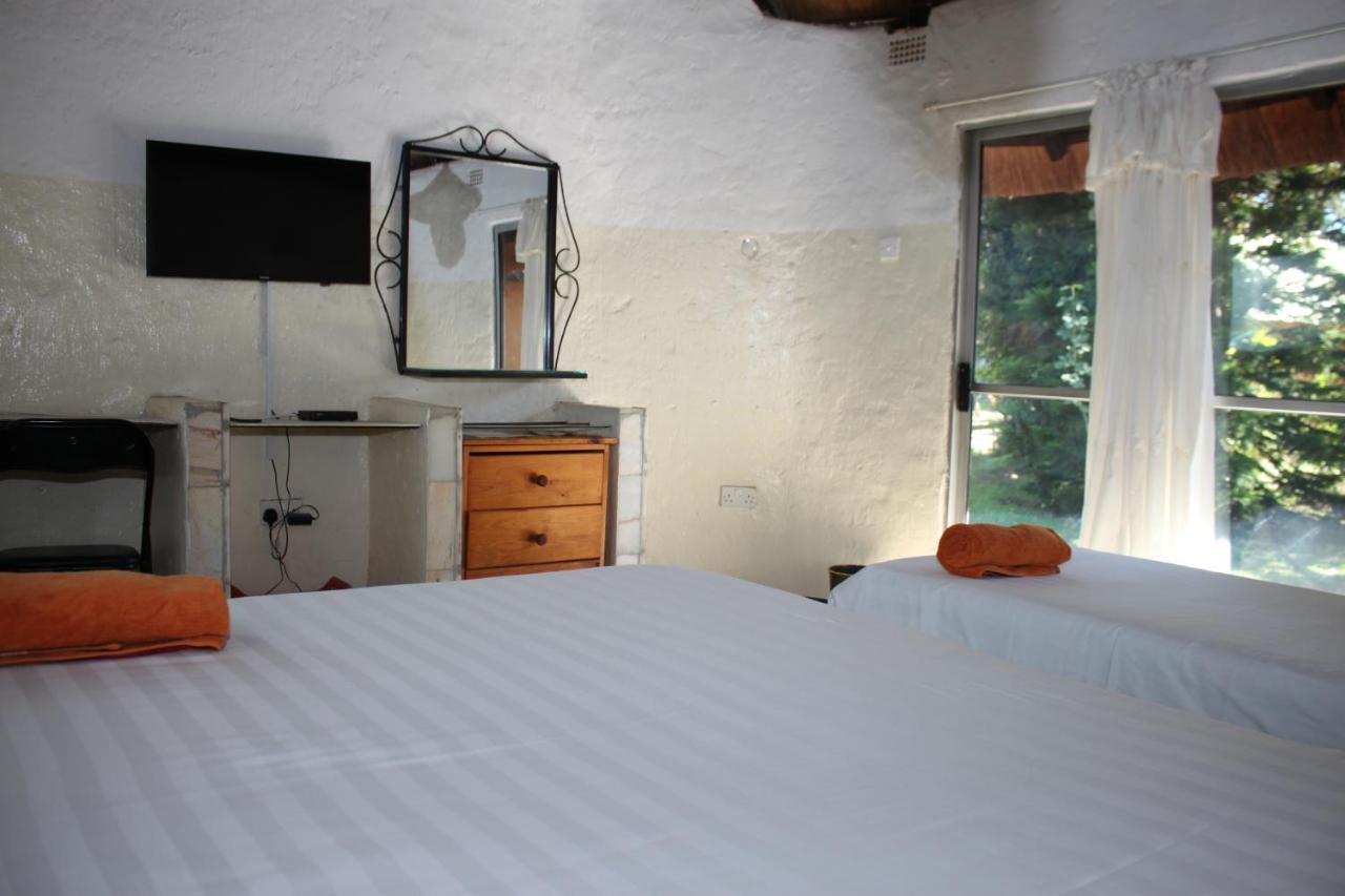 Reed Mat Lodge Lusaka Bagian luar foto